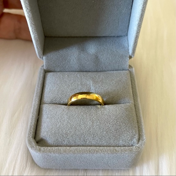 NWOT 18k yellow gold / stainless 4mm wedding band size 5.5 - Picture 2 of 9